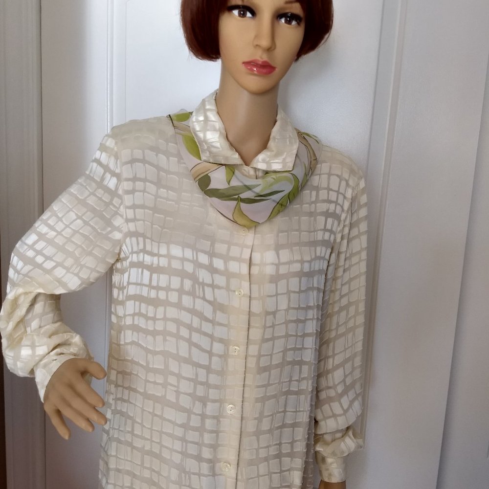 Jones New York 100% silk cream blouse 10
